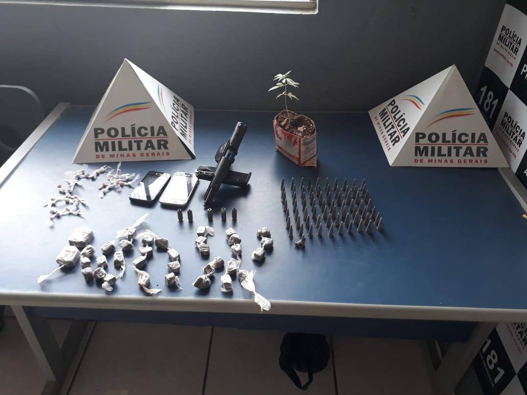 Além da droga, com os suspeitos foi apreendida uma pistola calibre 40