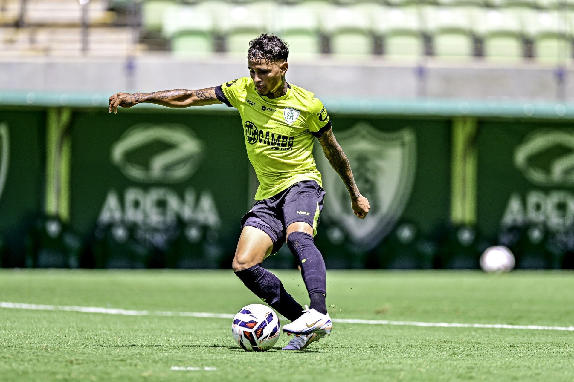 Adyson segue para o futebol árabe