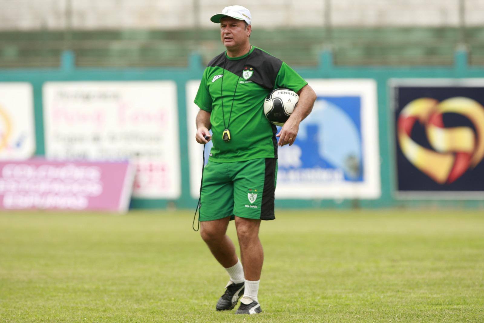 Flávio Lopes em 2009, quando ainda era técnico do América