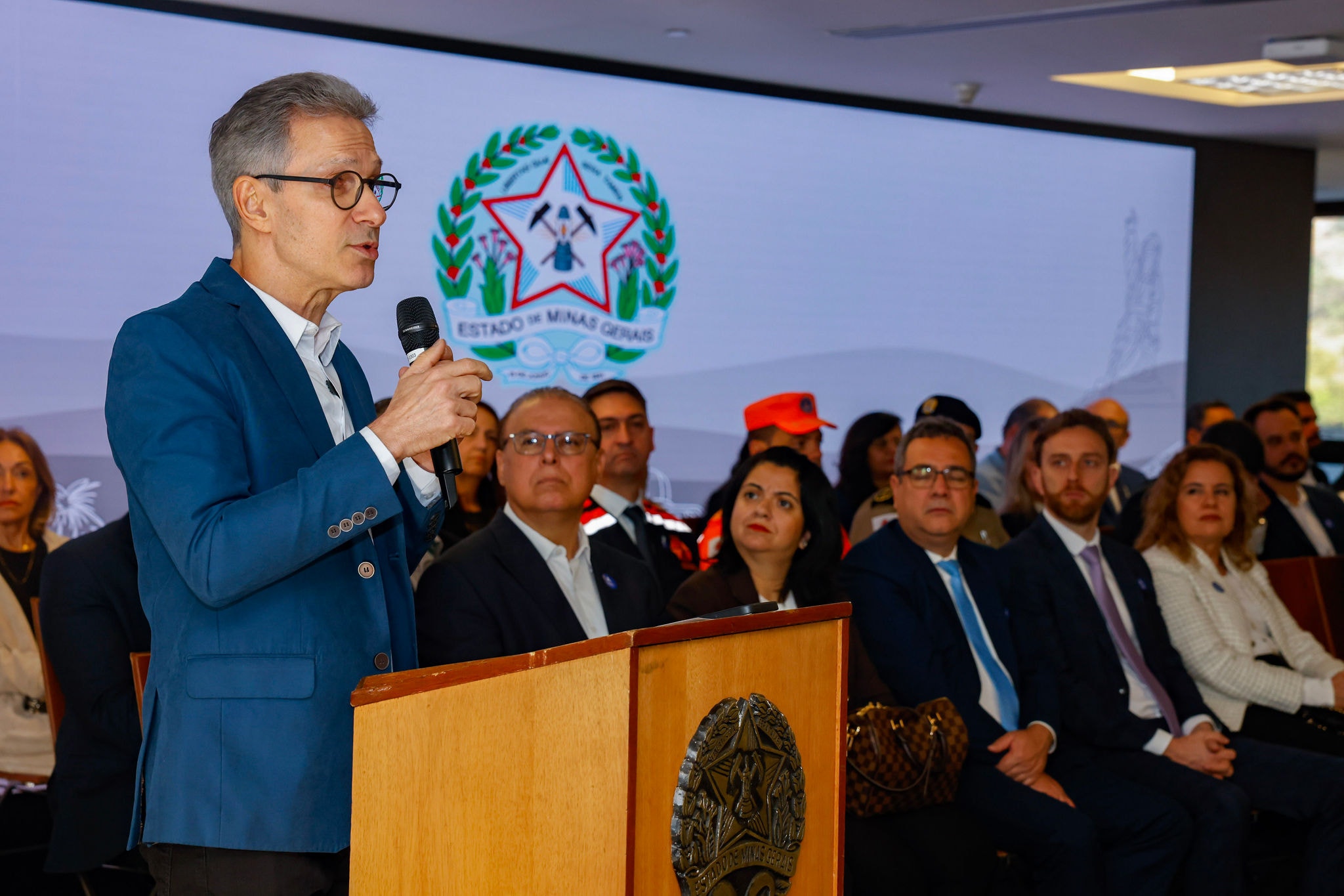 Romeu Zema empossa novo secretário de Educação