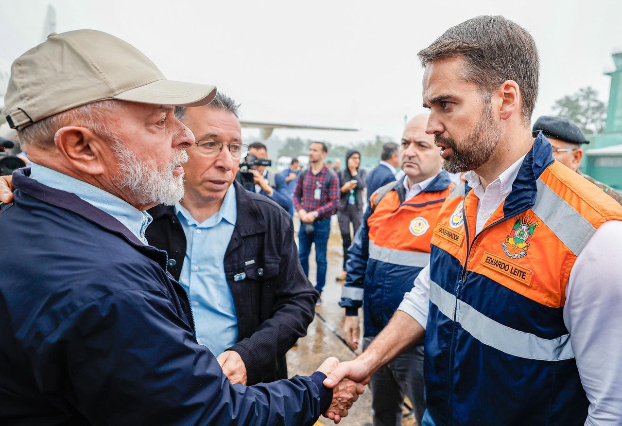 Presidente da República, Luiz Inácio Lula da Silva, durante chegada a Santa Maria, na Base Aérea de Santa Maria - RS