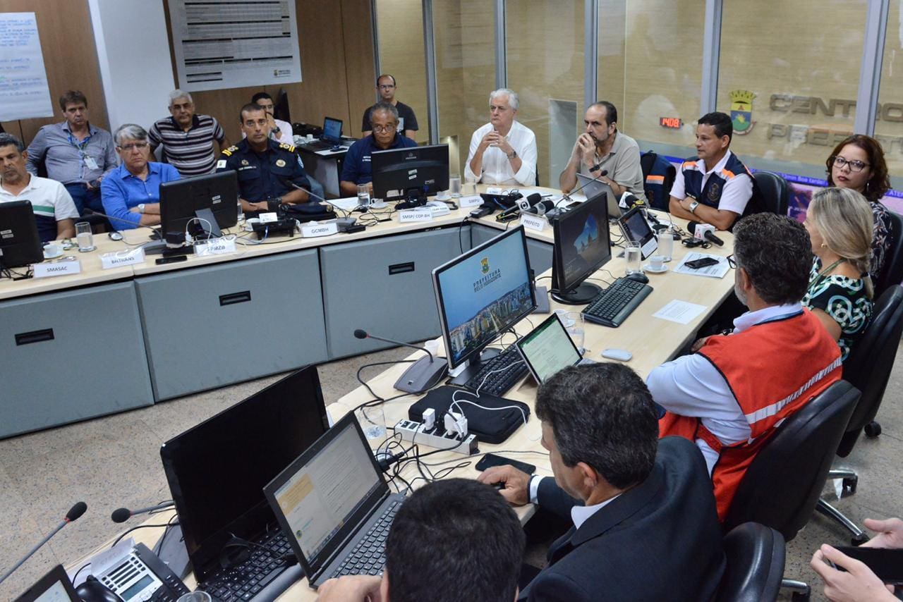 Comissão formada pela prefeitura está analisando os pontos críticos da chuva em Belo Horizonte a cada cinco minutos
