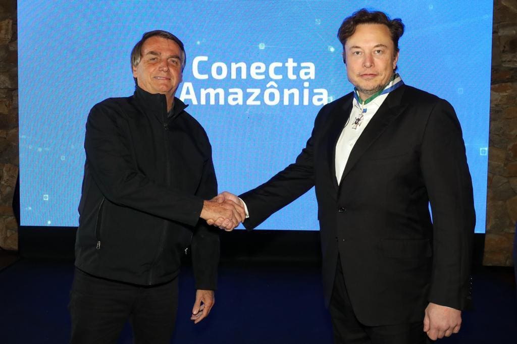 Bolsonaro (PL) com Musk: presidente ofereceu ao excêntrico bilionário sul-africano a oportunidade de explorar nióbio em território brasileiro, mas o dono da Tesla recusou