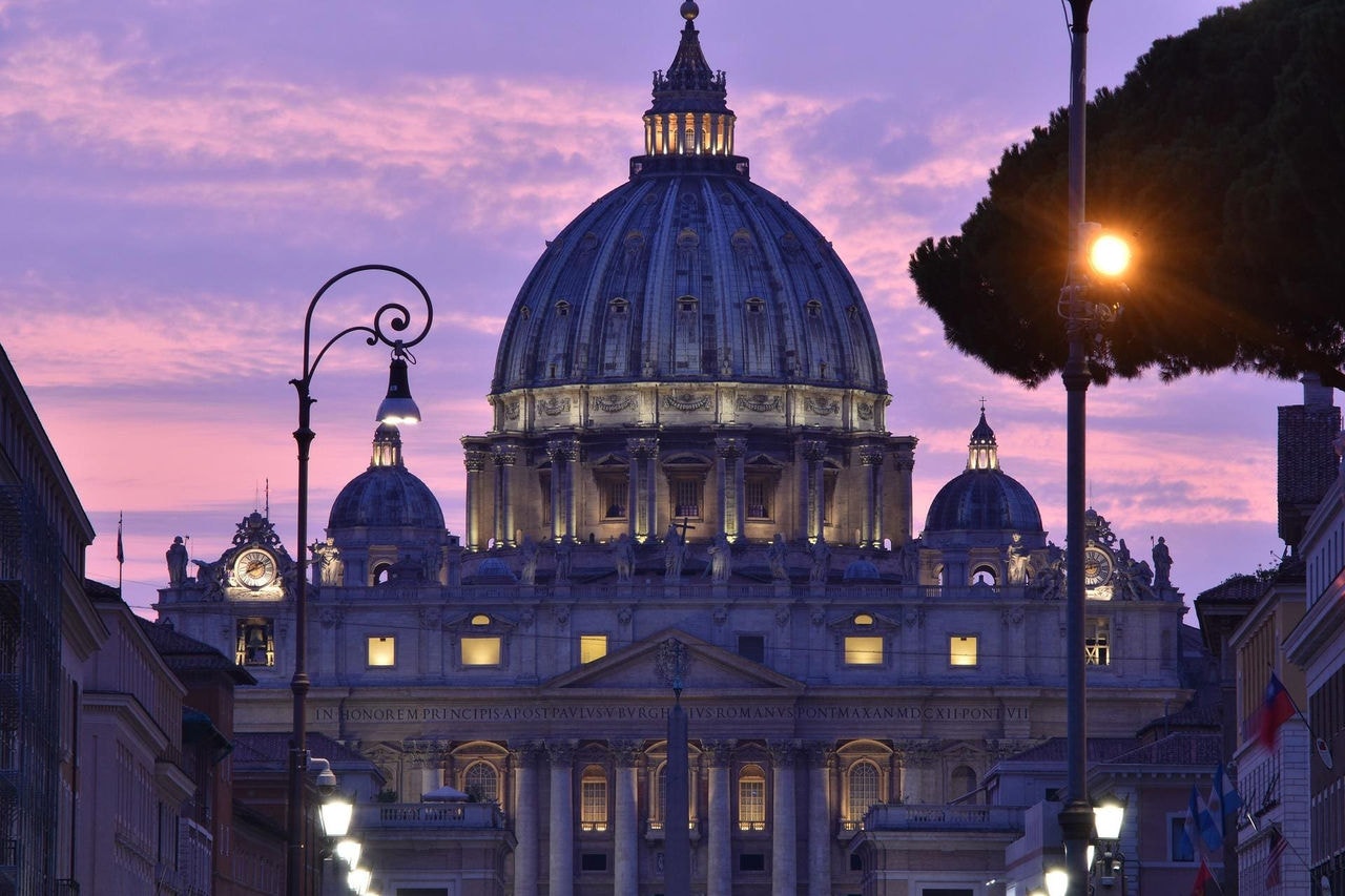 Foto registra fachada do Vaticano