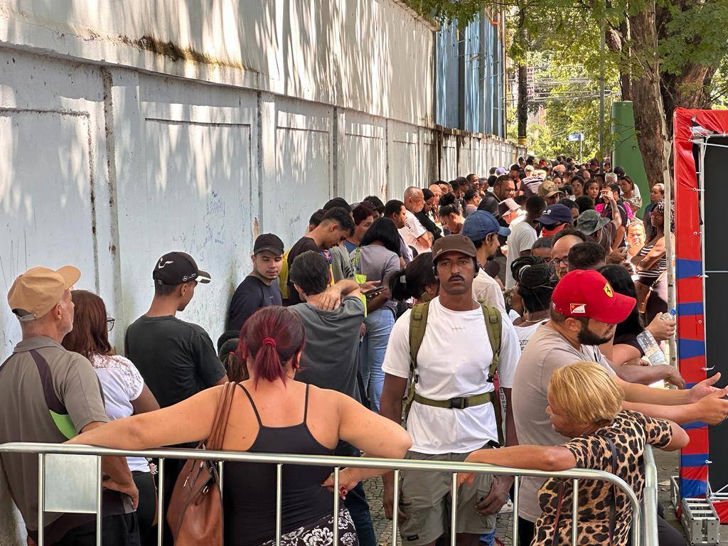 Primeiro dia do cadastro é marcado pela alta procura por quem quer trabalhar na folia da capital