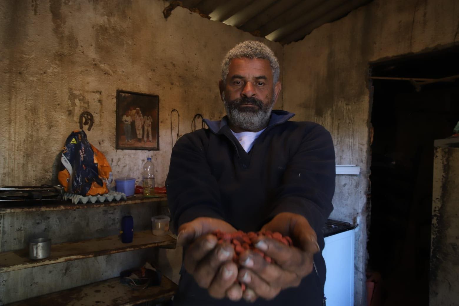 Jorge Nonato, morador de Igarapé, precisou comer ração de cachorro para não passar fome