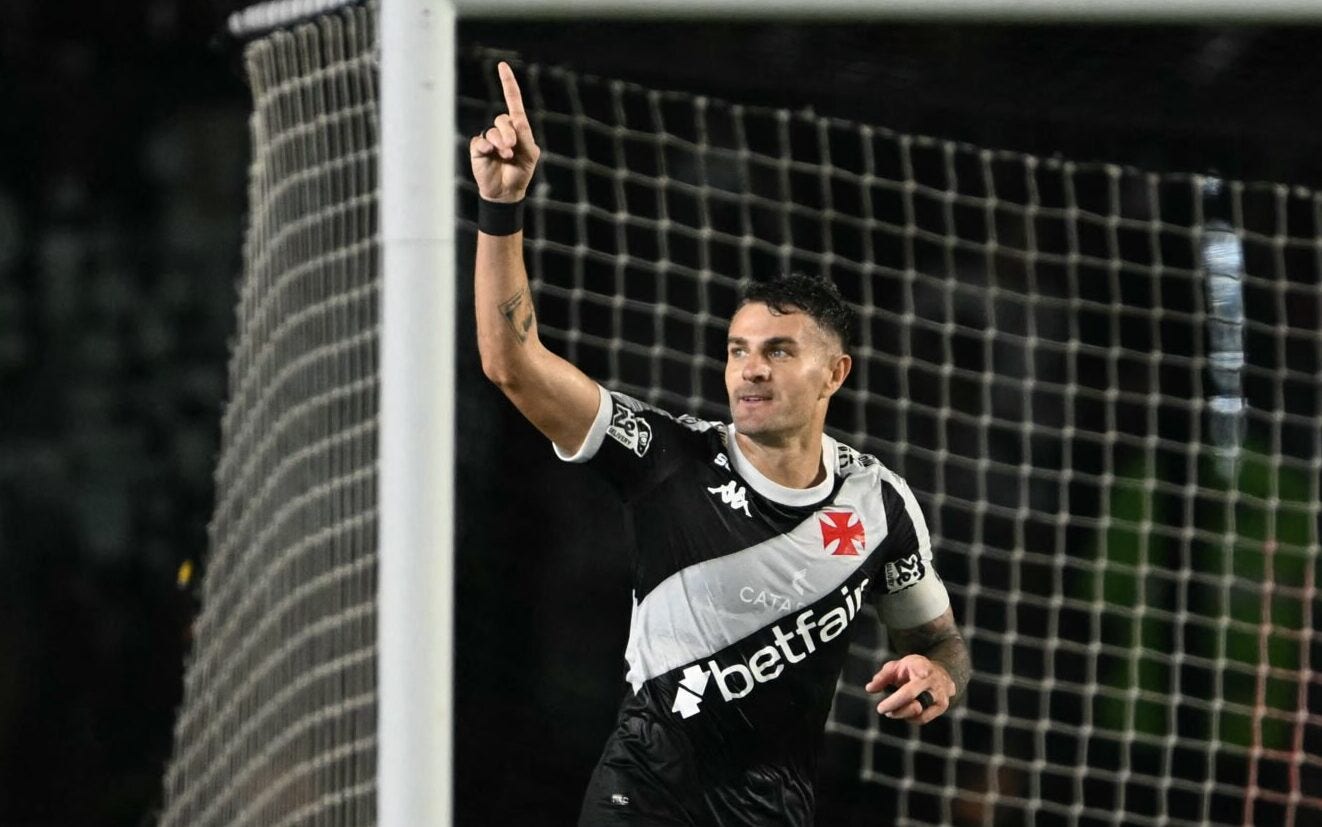 Vegetti em ação pelo Vasco (Foto: Mauro Pimentel/AFP)