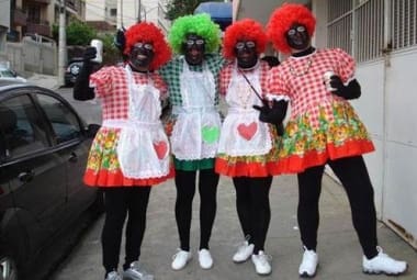 Homens se vestem de mulheres e desfilam pelas ruas de Juiz de Fora