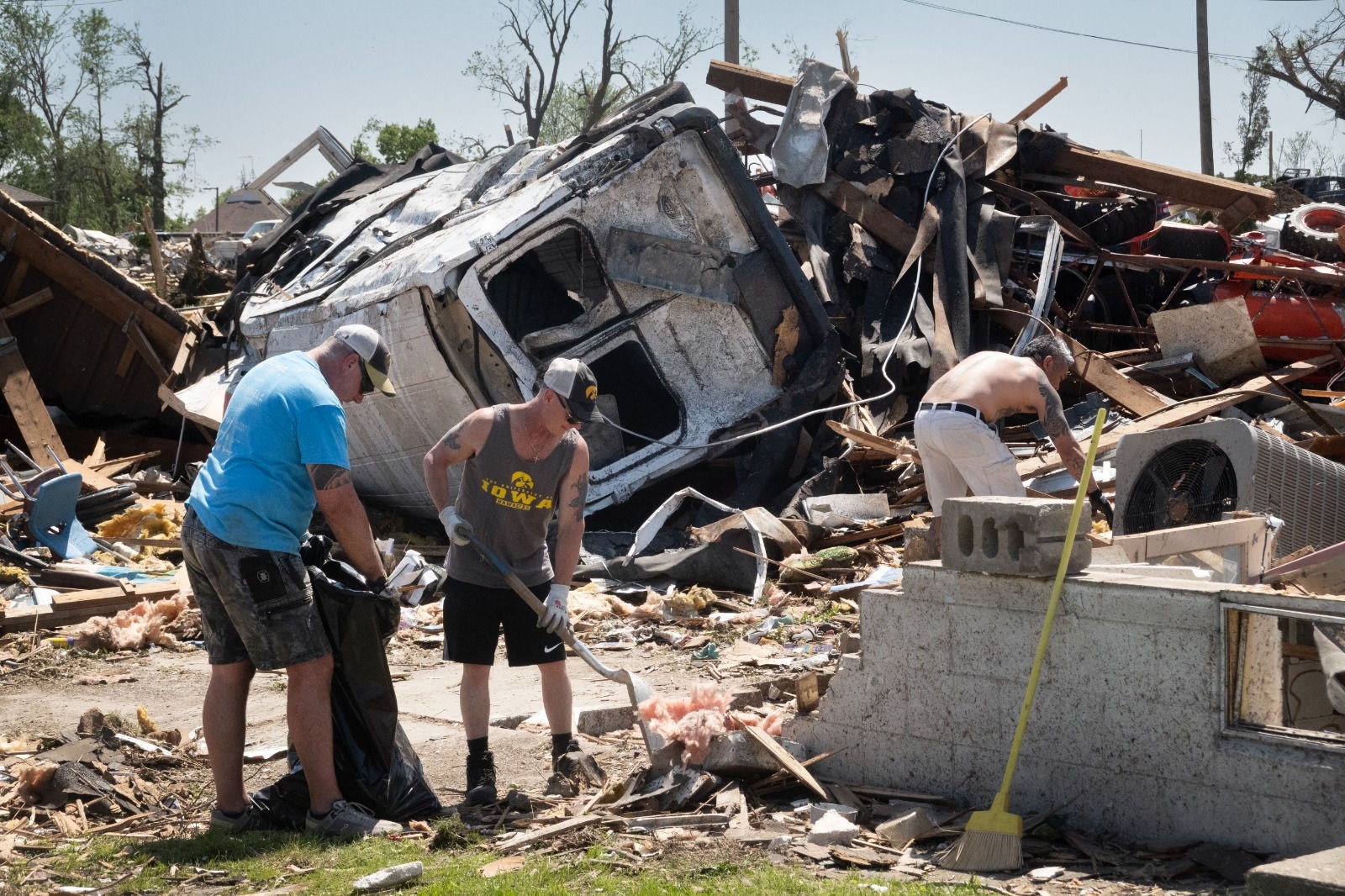 Tornado e tempestades deixam pelo menos 15 mortos na região central dos Estados Unidos