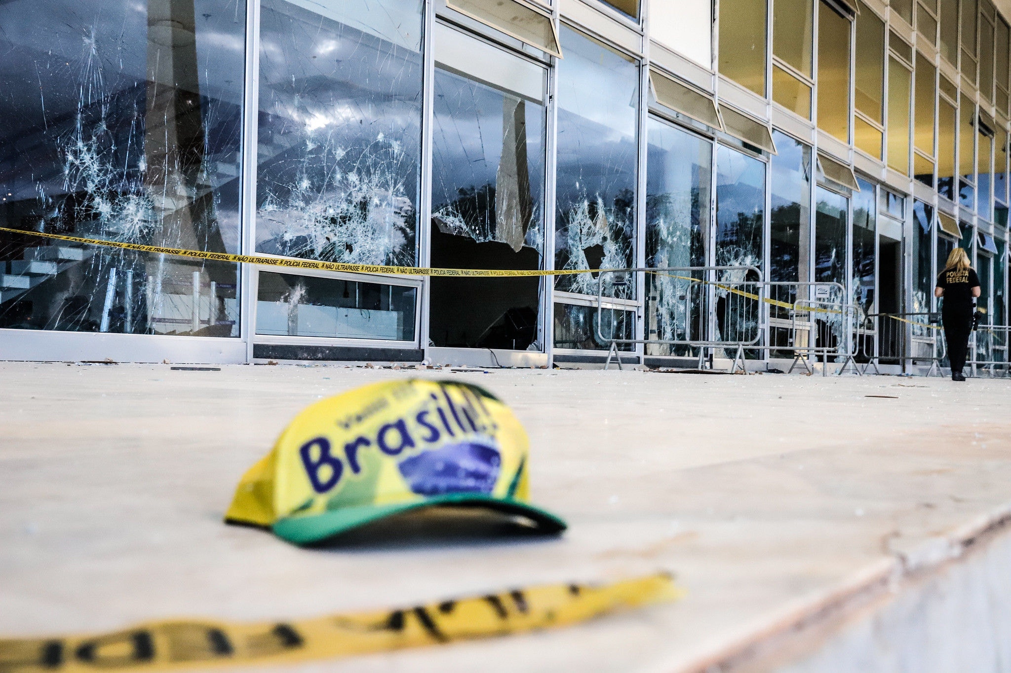 Réu assumiu ter invadido o STF e o Planalto e ficado 50 dias no QG do Exército aguardando intervenção militar; Moraes vê liderança ativa na tentativa de golpe de Estado