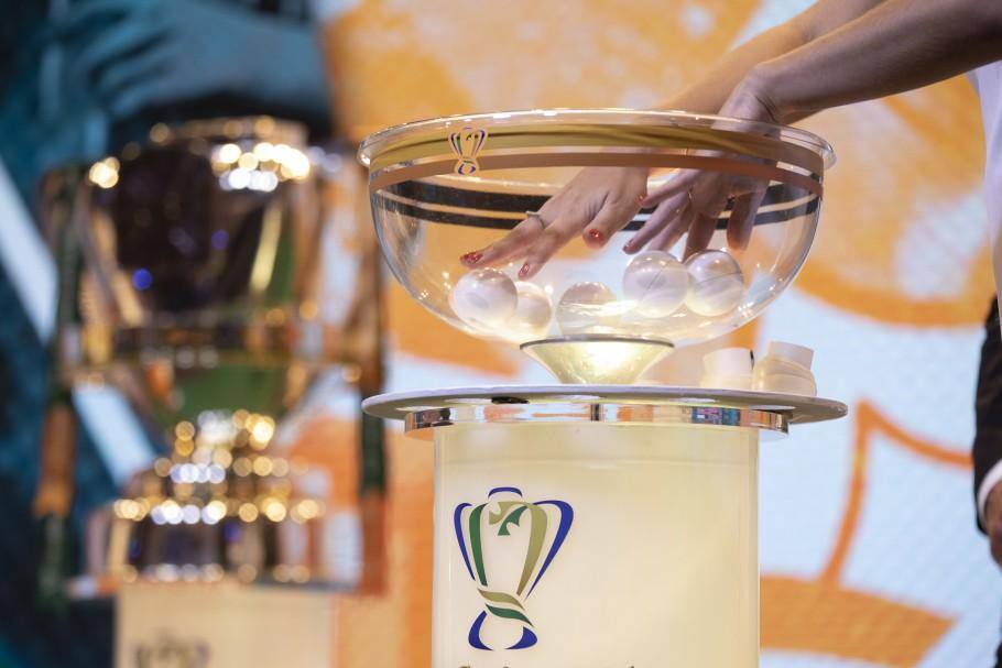Todo mundo de olho nas 'bolinhas': sorteio define os confrontos das oitavas de final da Copa do Brasil