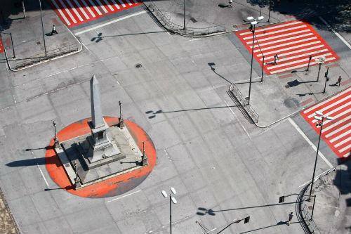 Praça Sete, normalmente um dos pontos mais movimentados da cidade, ficou vazia