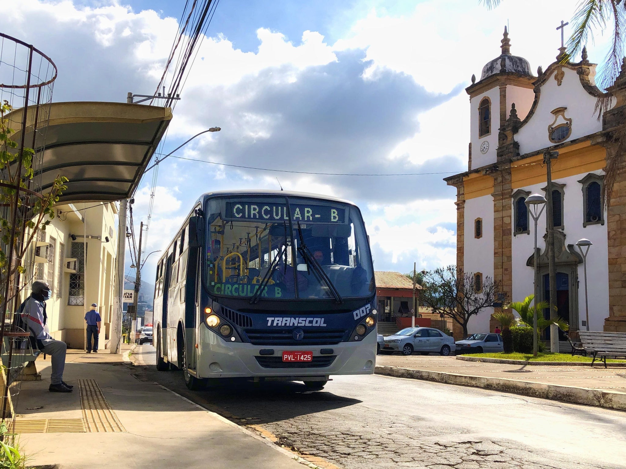 São seis linhas de coletivos na cidade