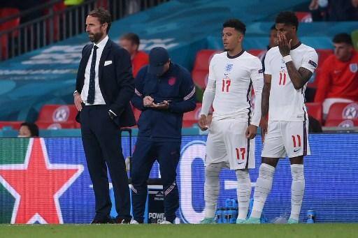Sancho e Rashford entraram em campo justamente para as cobranças de pênaltis, mas desperdiçaram