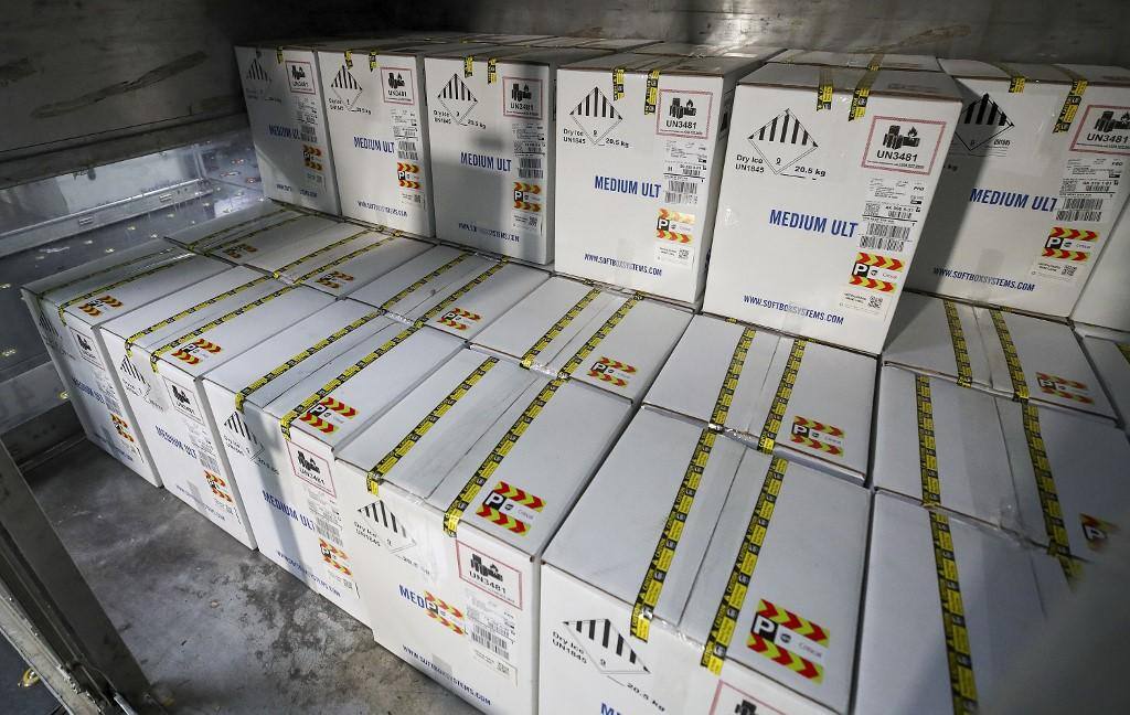 EUA inicia vacinação contra Covid-19 e França começa testes em larga escala
