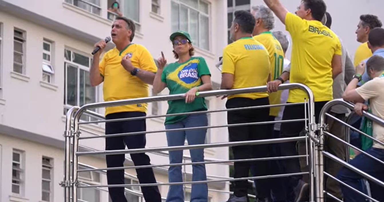 O ex-presidente Jair Bolsonro durante discurso em ato na avenida Paulista