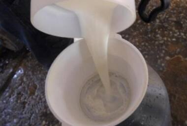 Produtor de leite de Abaeté disse que já teve um prejuízo de R$ 50 mil desde a paralisação