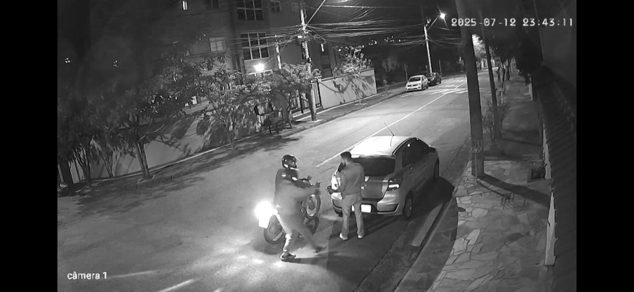 Em Poços de Caldas, assalto à mão armada foi registrado por câmeras de segurança