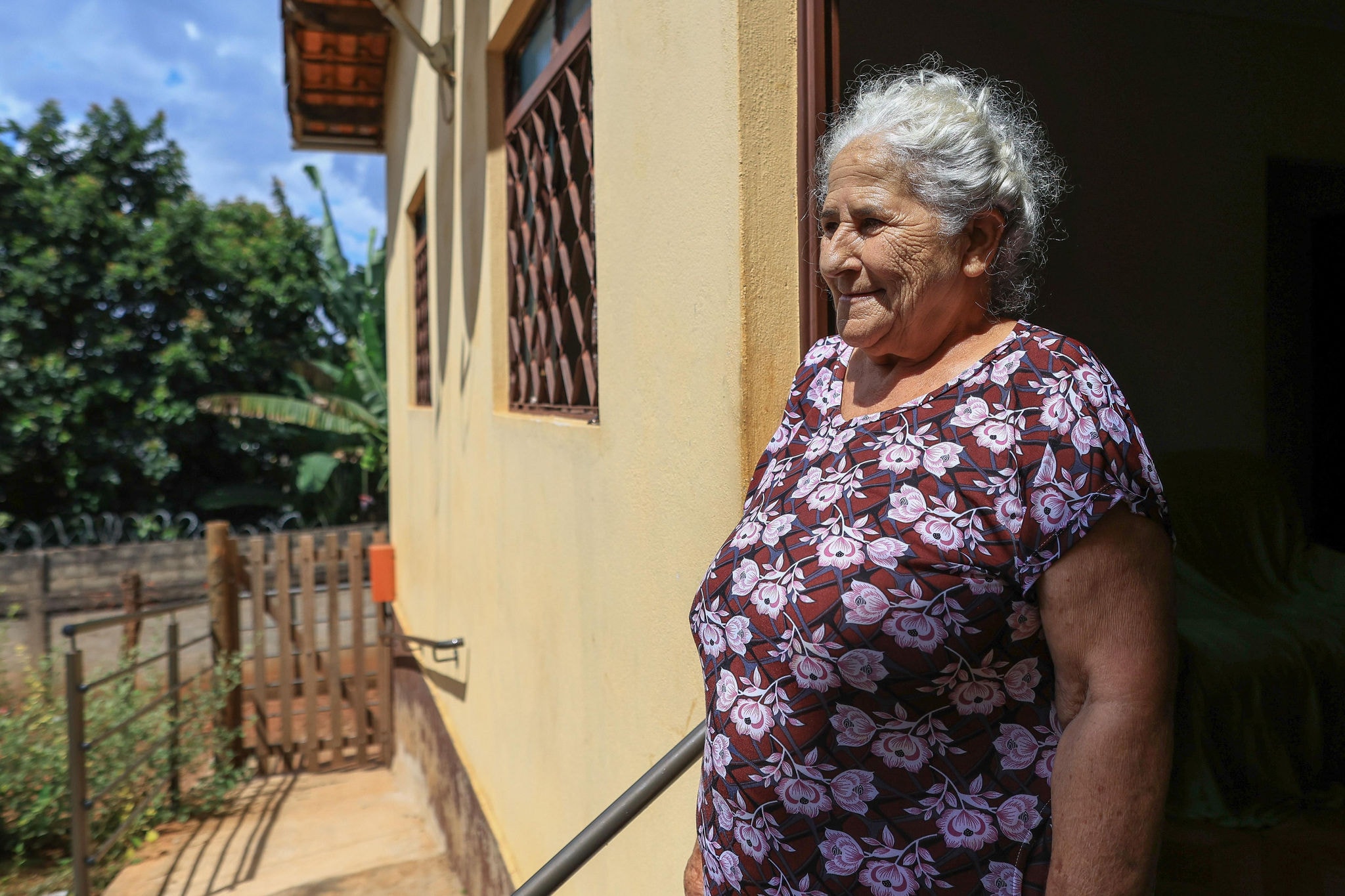 A irmã da aposentada Antônia das Graças, de 70 anos, fez a doação de parte do cabelo para a imagem de Nossa Senhora das Dores
