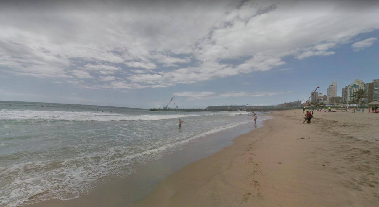 Onda gigante mata três banhistas, inclusive criança, na África do Sul