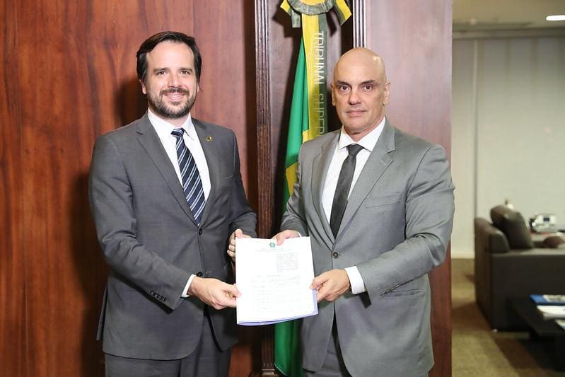 O presidente da Anatel, Carlos Baigorri, e o presidente do TSE, ministro Alexandre de Moraes