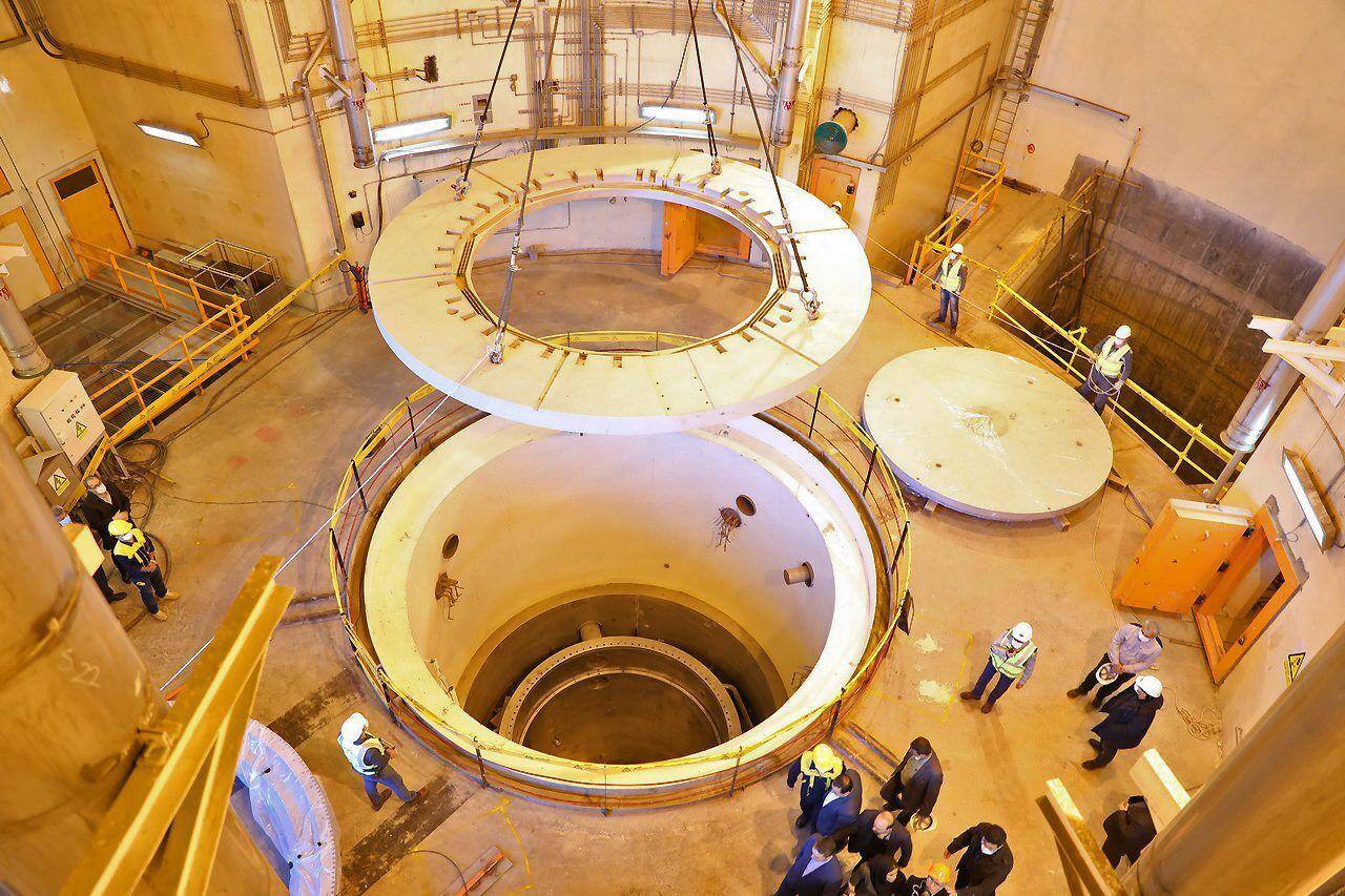 Organização de Energia Atômica do Irã exibe um reator de água nuclear em Arak, ao sul da capital Teerã