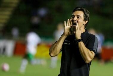 Thiago Larghi segue como técnico interino do Atlético
