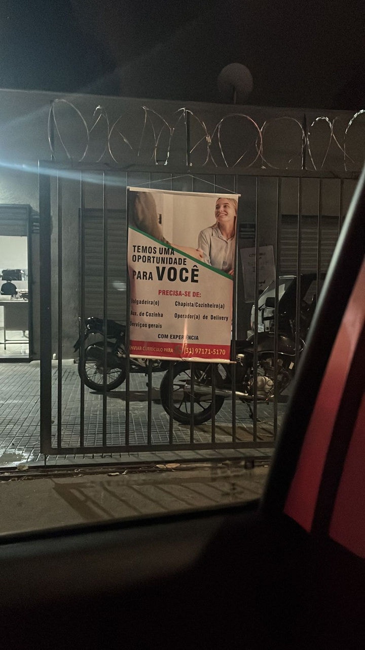 Restaurante de Ana Paula segue com uma faixa procurando funcionários