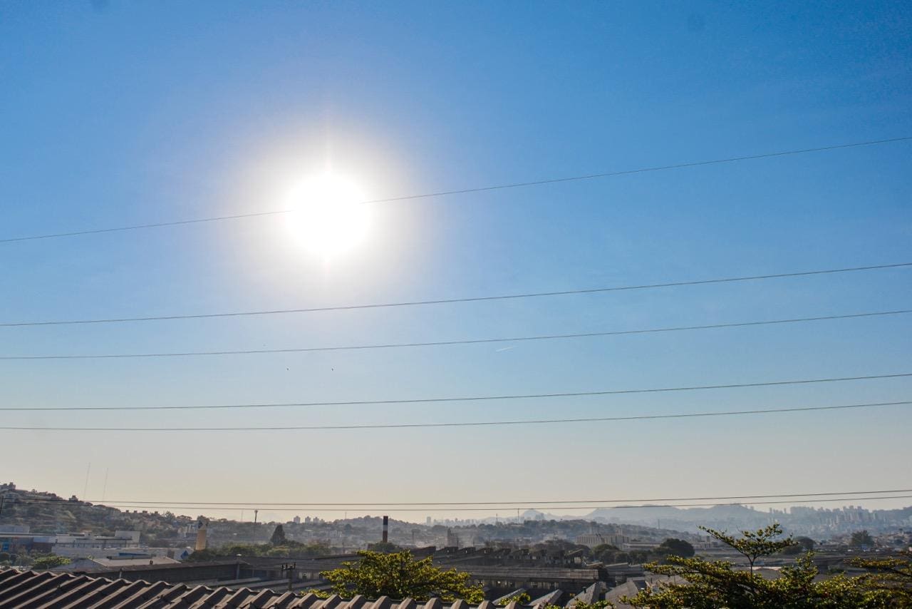 Sol é destaque em Contagem, na manhã desta terça-feira (3)