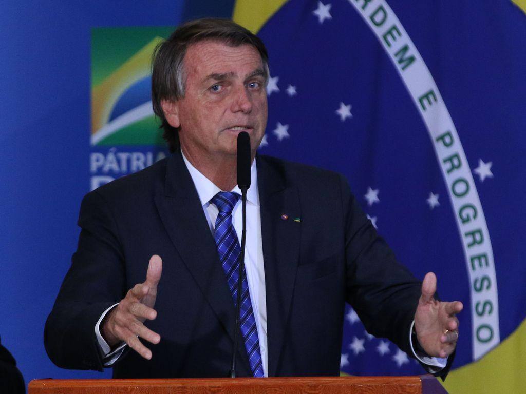 Jair Bolsonaro, presidente da República, anuncia medidas para tentar frear a alta do preço dos combustíveis