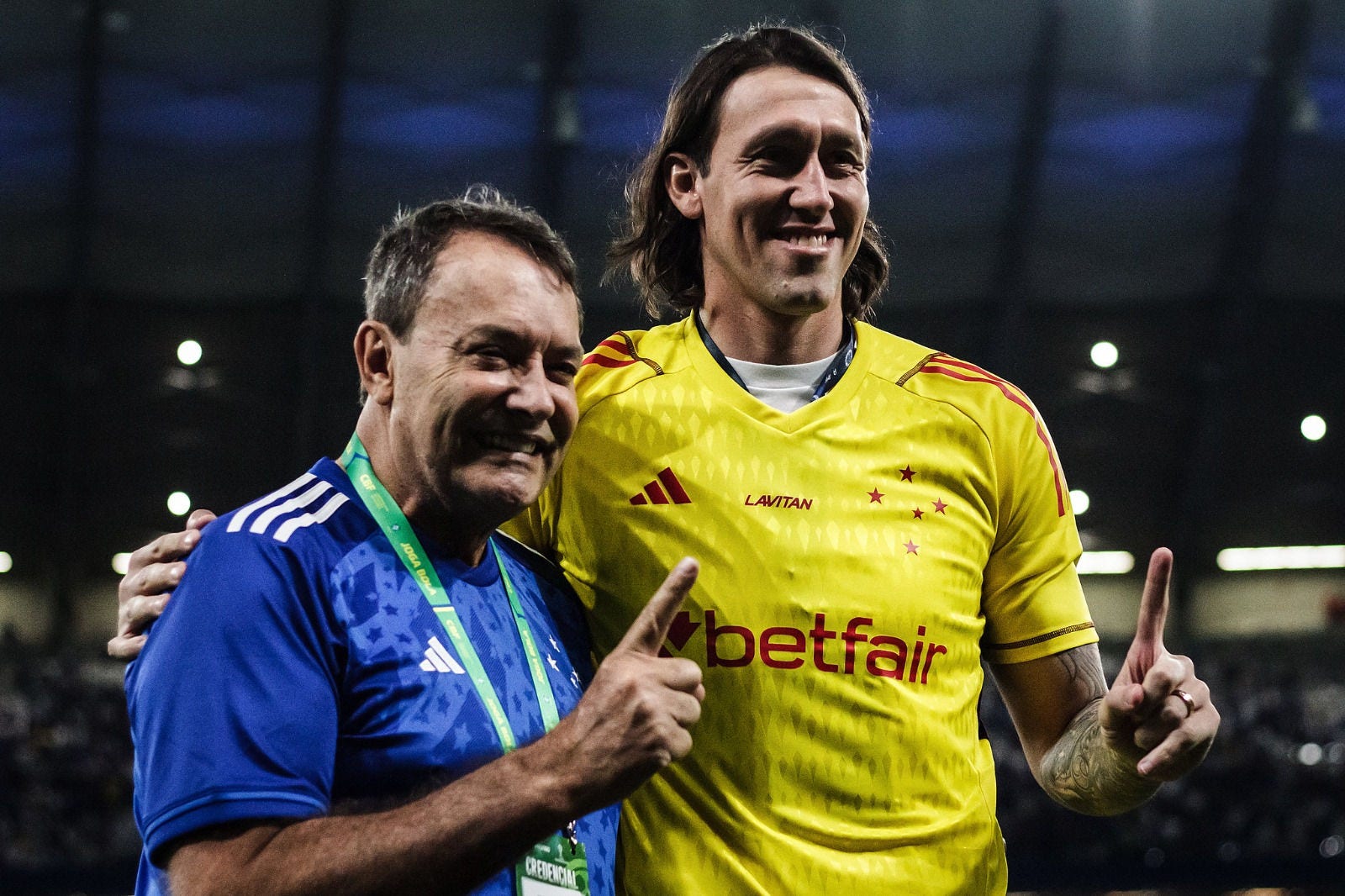 Pedrinho apresentou Cássio no Mineirão antes de Cruzeiro x Universidad Católica