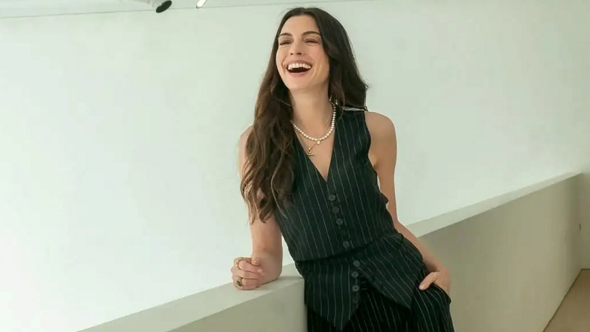 Anne Hathaway caracterizada como Andy Sachs para 'O Diabo Veste Prada 2'