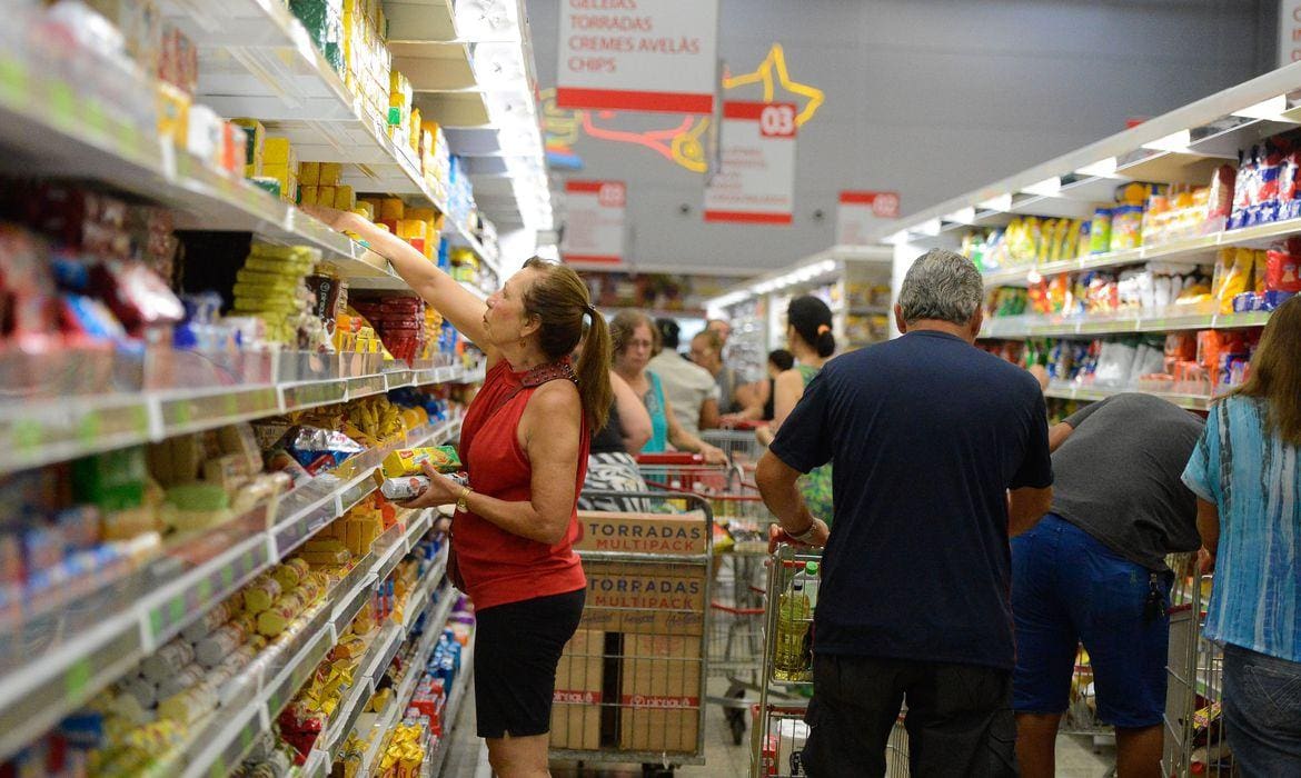 Instituto registra alta nos preços em supermercados / inflação