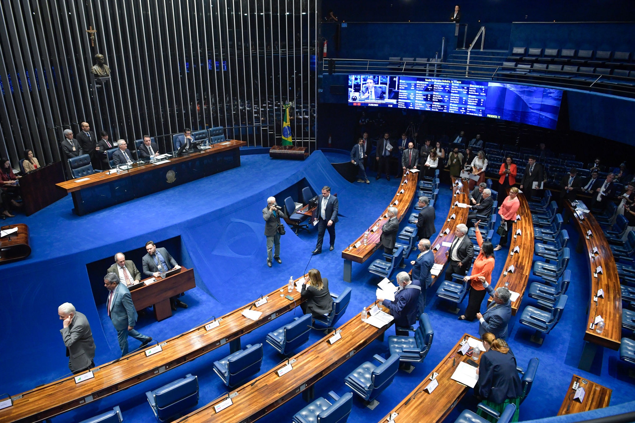 Plenário do Senado Federal durante sessão deliberativa ordinária. Na ordem do dia, PL 6.233/2023, que "altera a Lei nº 10.406, de 10 de janeiro de 2002 (Código Civil), para dispor sobre atualização monetária e juros; e dá outras providências". Geral do plenário. Mesa: senador Renan Calheiros (MDB-AL); presidente do Senado Federal, senador Rodrigo Pacheco (PSD-MG); secretário-geral da Mesa do Senado Federal, Gustavo A. Sabóia Vieira. Foto: Jonas Pereira/Agência Senado