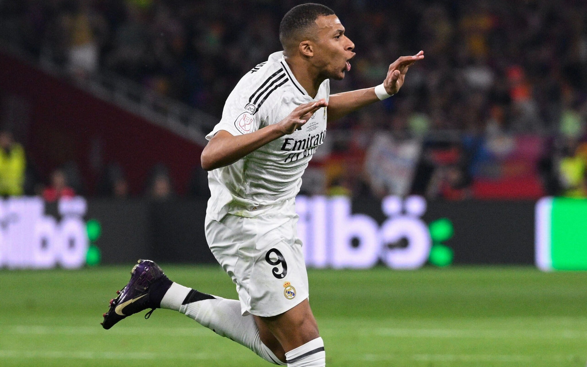 Kylian Mbappé celebrando gol pelo Real Madrid (Foto: Josep Lago/AFP)