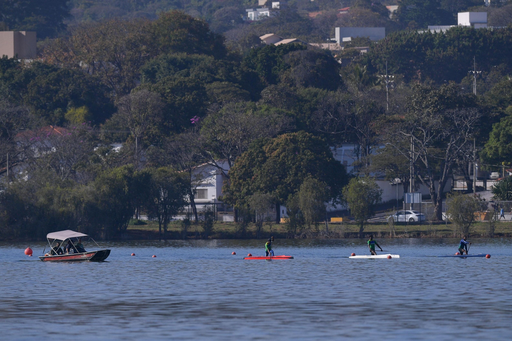 Treino da equipe brasileira de canoagem em Lagoa Santa, MG