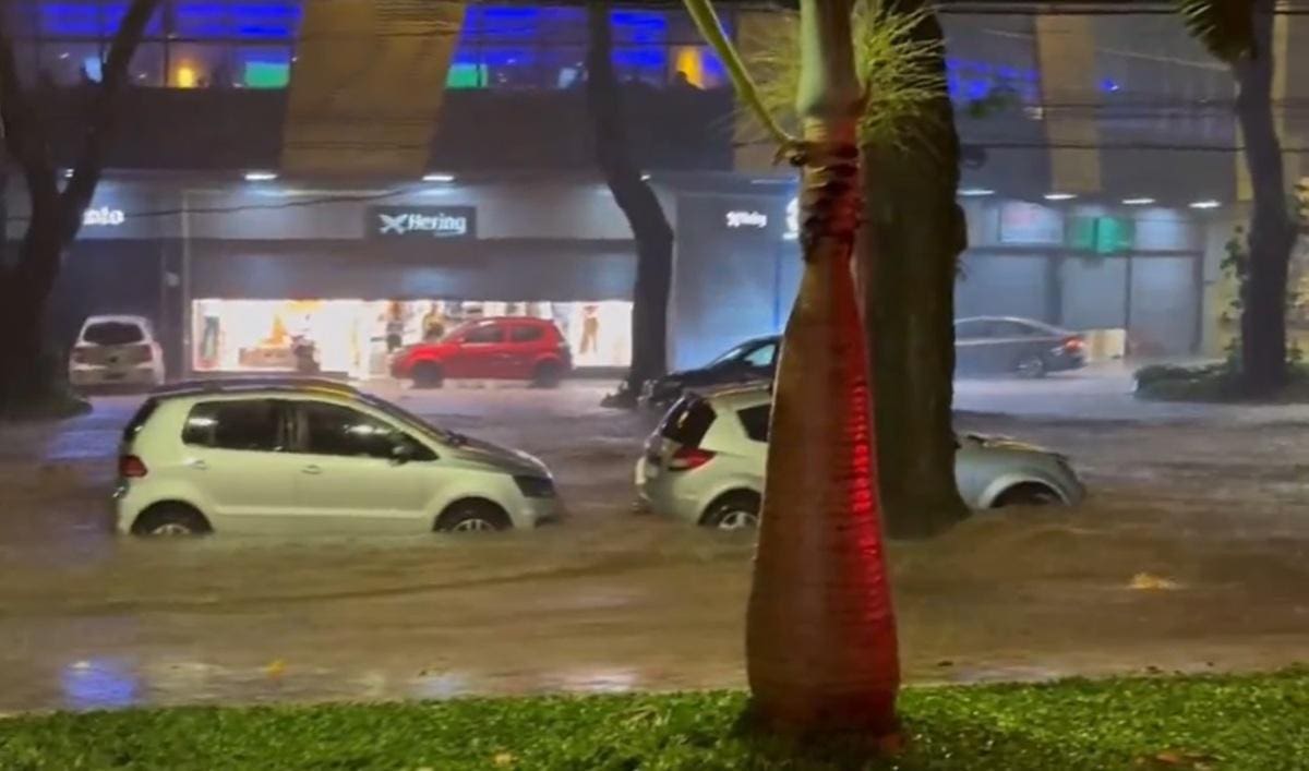 BH registrou chuva extremamente forte nesta terça-feira (23 de janeiro)