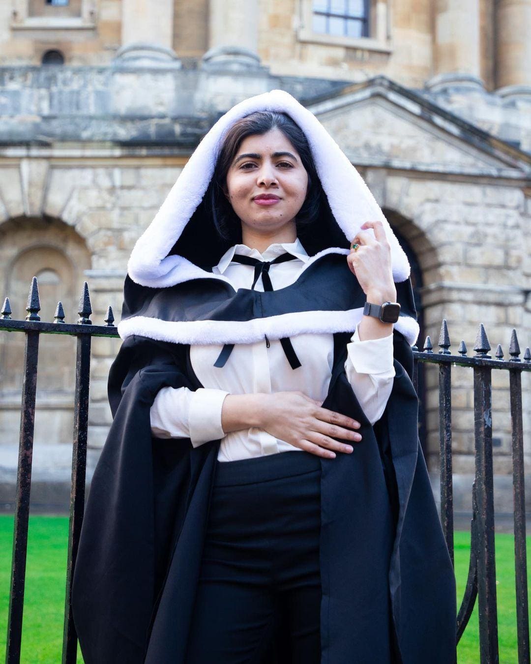 Malala estou na Universidade de Oxford, na Inglaterra, e colou grau neste mês