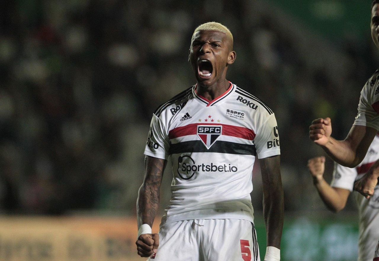 Arboleda, zagueiro do São Paulo e da seleção do Equador