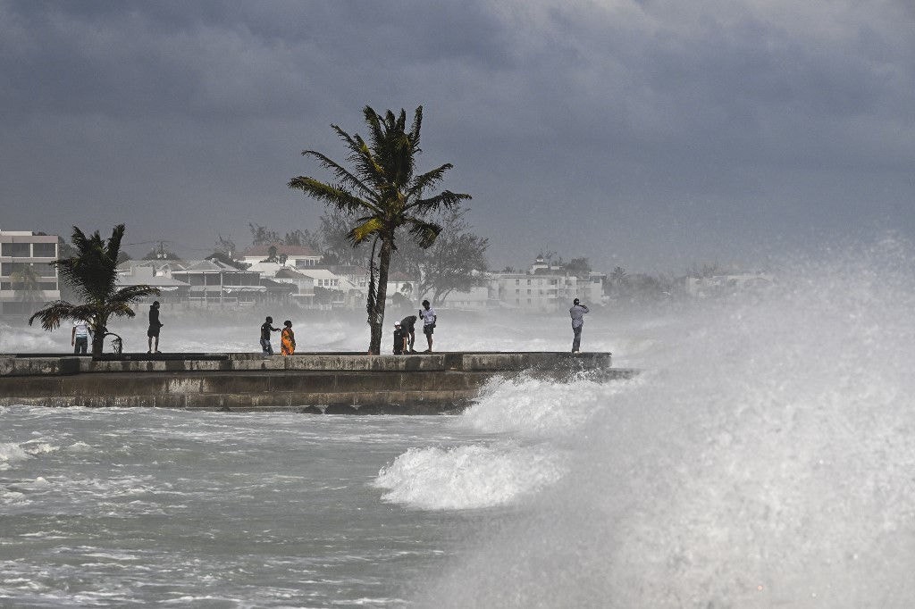 Passagem do furacão Beryl em Oistins, perto de Bridgetown, Barbados