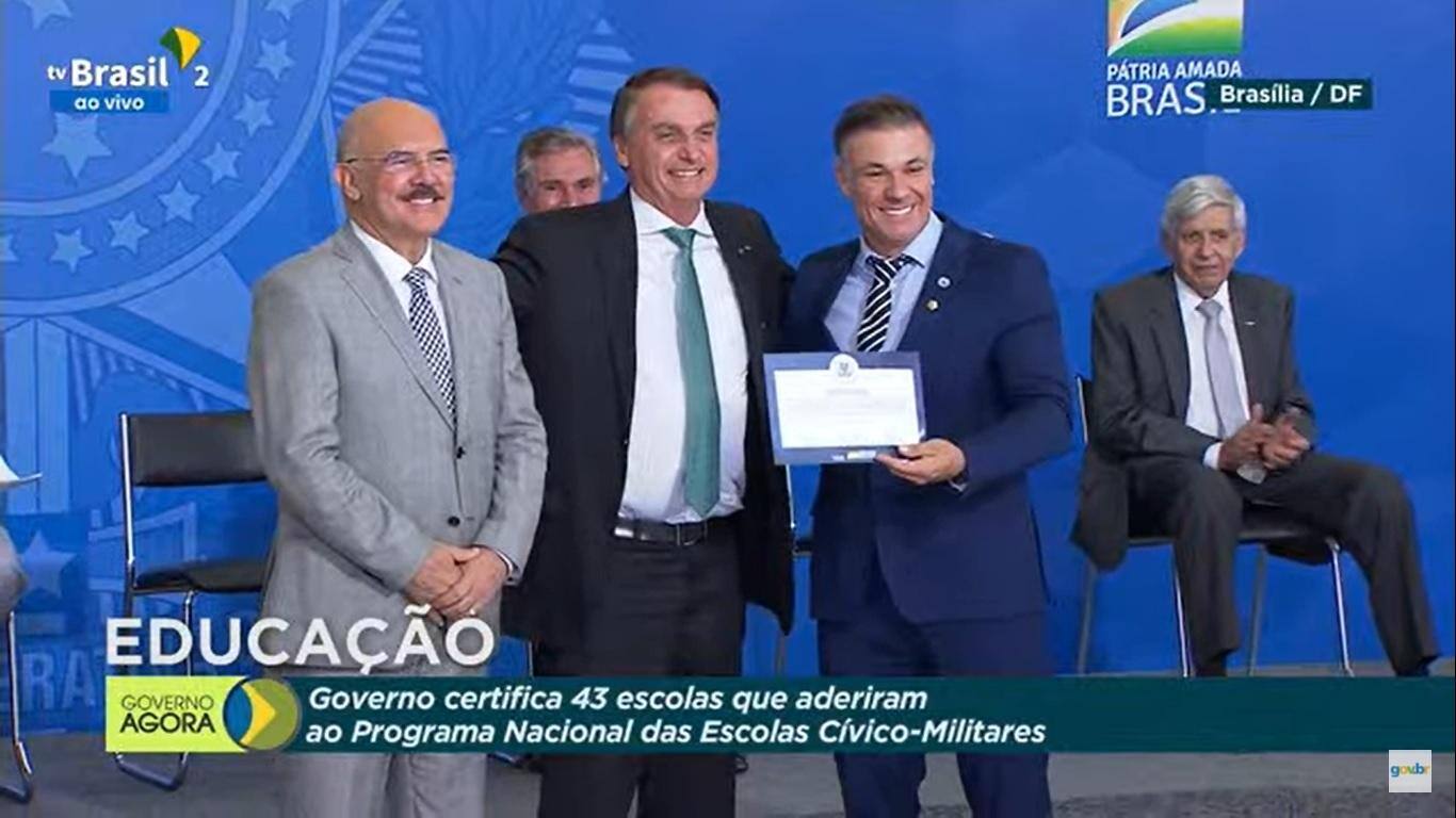 Bolsonaro-MiltonRibeiro-EscolaCívicoMilitar24112021jpg