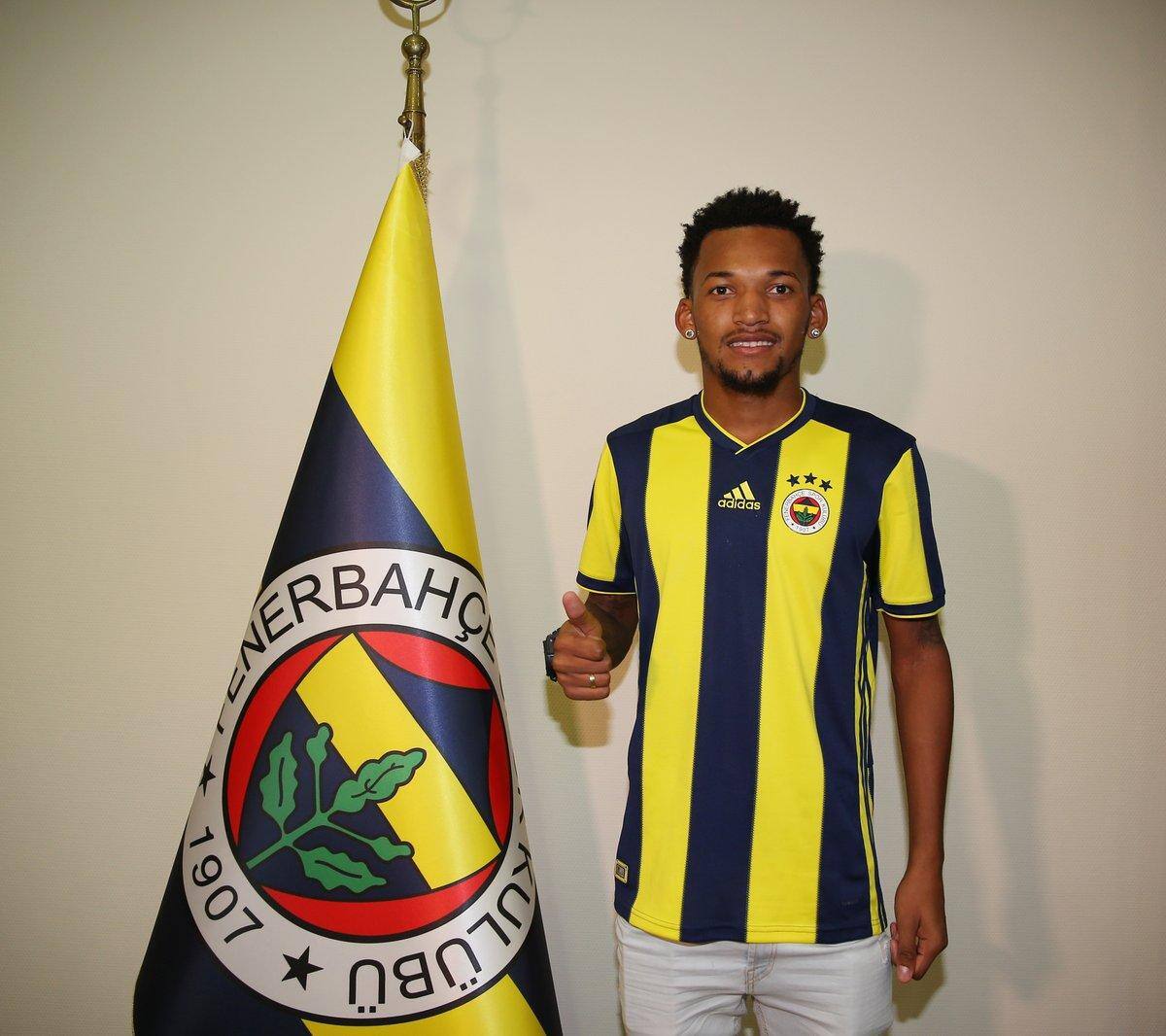 Jailson foi aprovado nos exames médicos no novo clube e os valor de sua contratação não foram revelados