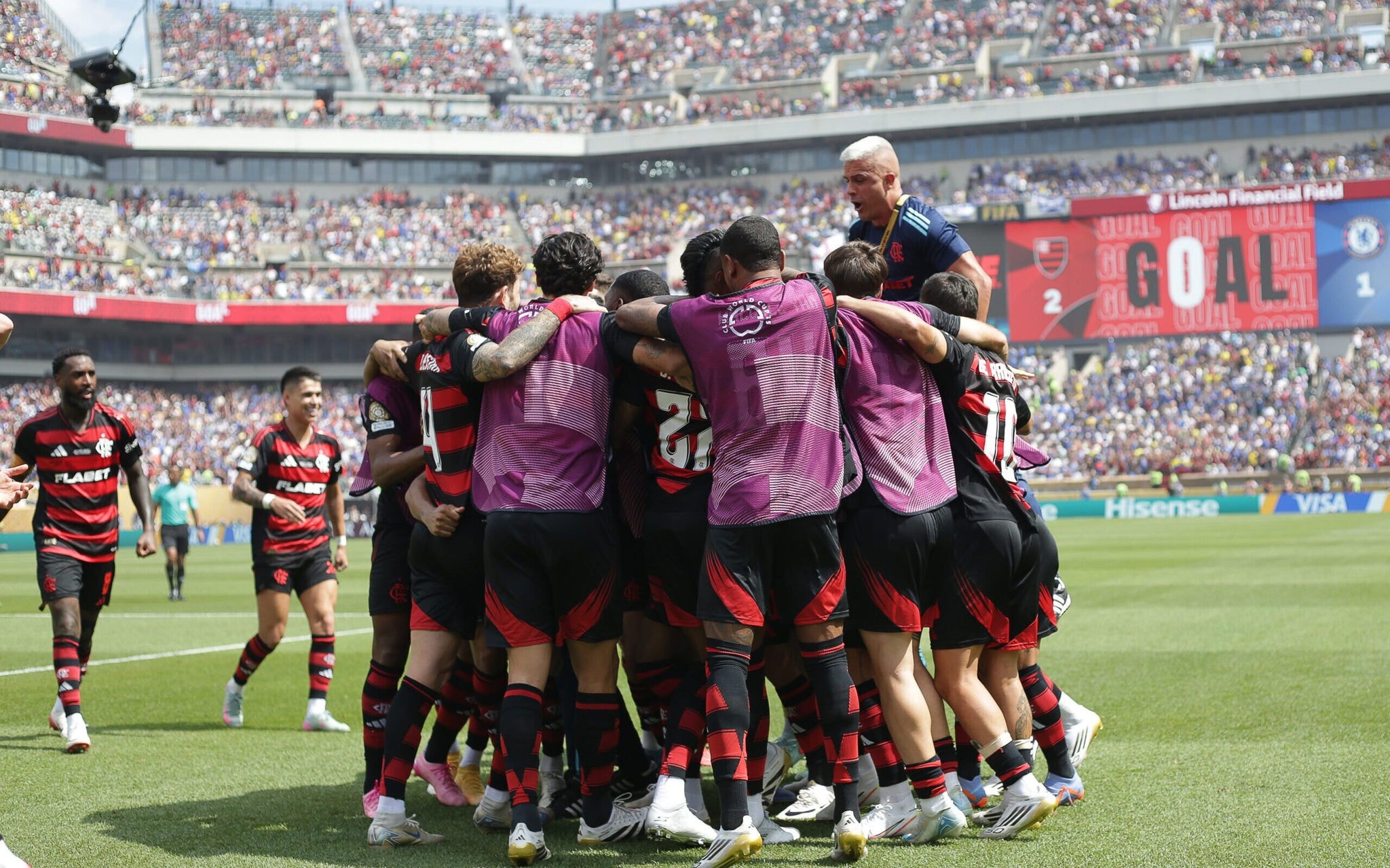 Jogadores do Flamengo comemoram gol contra o Chelsea no Mundial (Foto: Gilvan de Souza/Flamengo)