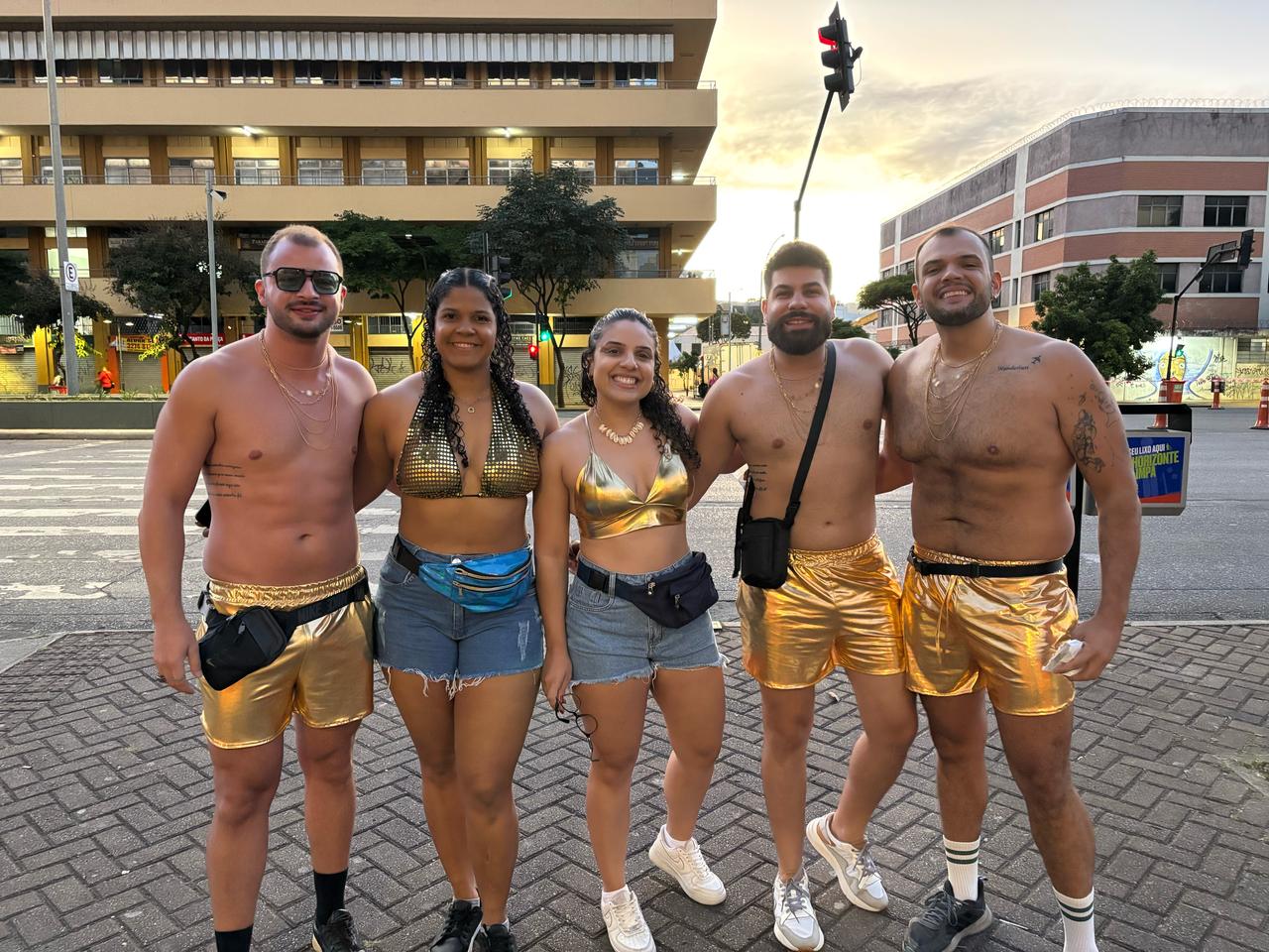 Foliões do Paraná se reúnem para o Bloco do Faraó, na Praça da Estação, no Centro de BH