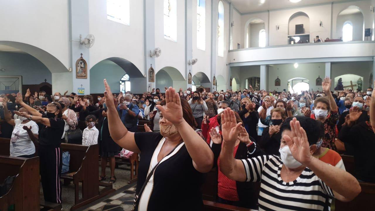 Fiéis celebram dia de Nossa Senhora da Conceição