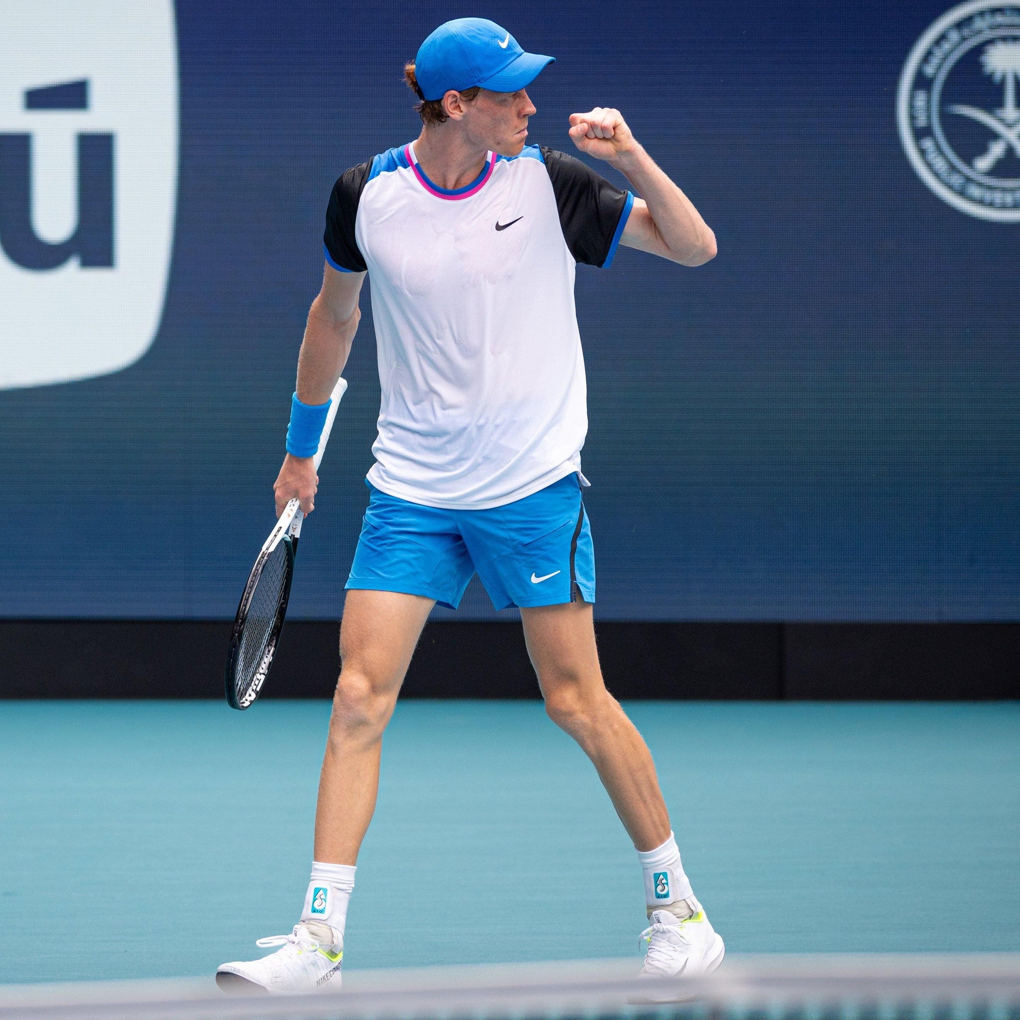 Jannik Sinner vence Medvedev e é finalista do Miami Open