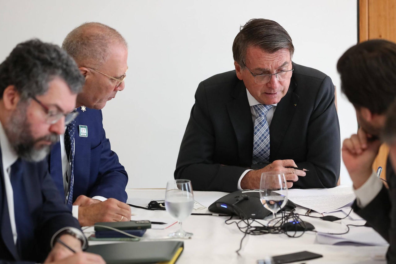 Bolsonaro fala com  primeiro ministro de Israel Benjamin Netanyahu sobre o uso de spray nasal contra a Covid-19