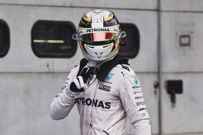 Hamilton vence em Interlagos