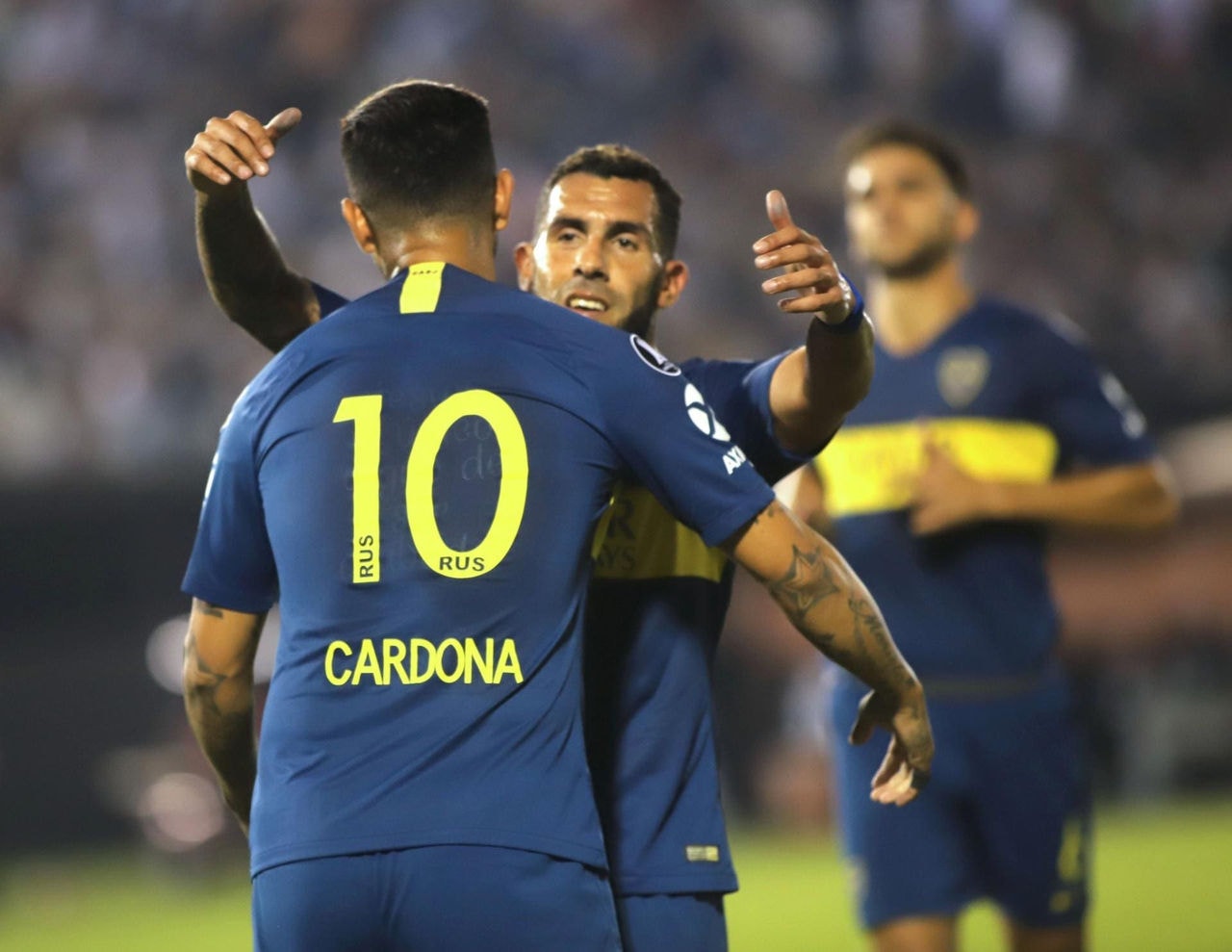 Tevez e Cardona deixaram suas marcas em goleada do Bocxa Juniors sobre o Libertad-PAR