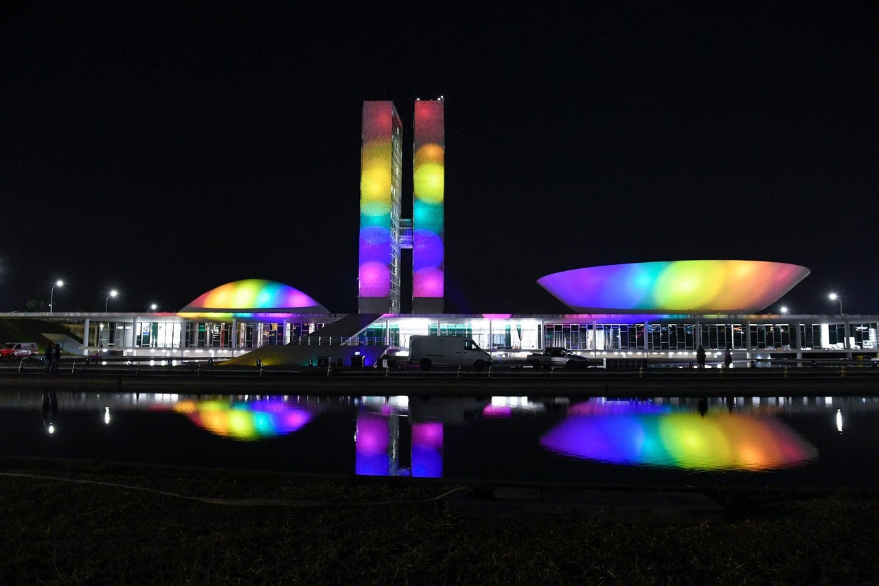 Congresso Nacional com as cores LGBTQIA+